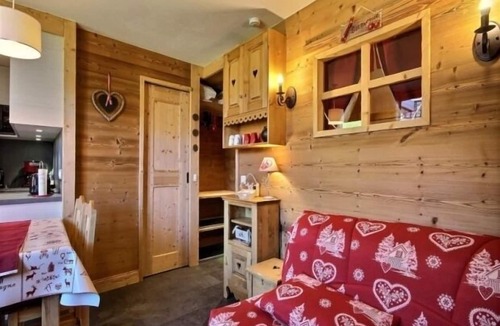 Belle Plagne Apartment | Renovated studio cabin, 4 pers, ski-in/ski-out, Belle Plagne