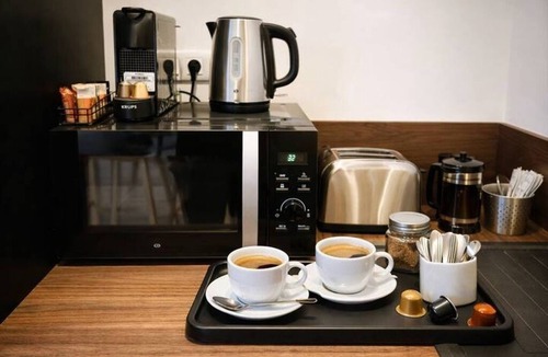 Henriville House | Résidence Lemer in the heart of Amiens Sud. Sleeps 10, ideal for families.