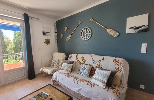Saint-Aygulf Apartment | Saint Aygulf/Fréjus-Apartment sea view. Private parking. Sea: 50m Center: 80m