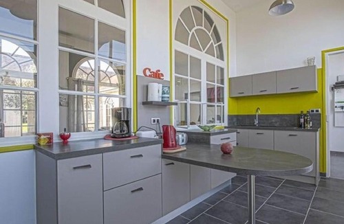 Sainte-Honorine-des-Pertes House | Seaside Escape for Families