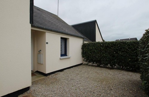 Surtainville Cottage | Semi-detached house by the sea in Cotentin, pets allowed