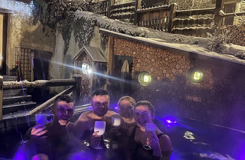 Villaroger Ski Chalet | SKI VILLAROGER - LES ARCS CHALET - 4 BEDROOMS W/HOT TUB - 5 MINS FROM SKI LIFT