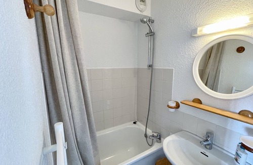Eclose-Ouest Apartment | South-facing apartment in l'Alpe d'Huez, close to the Alpe express gondolas