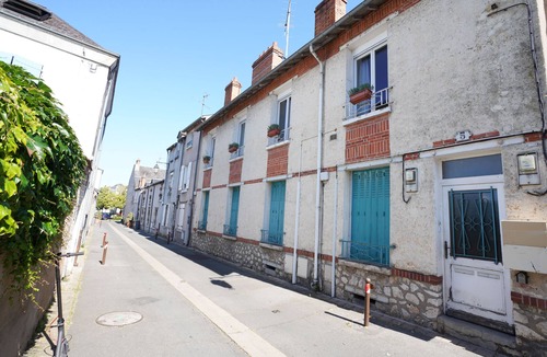 Orleans Apartment | Spacious & cosy T3, south facing, very close to the Loire River