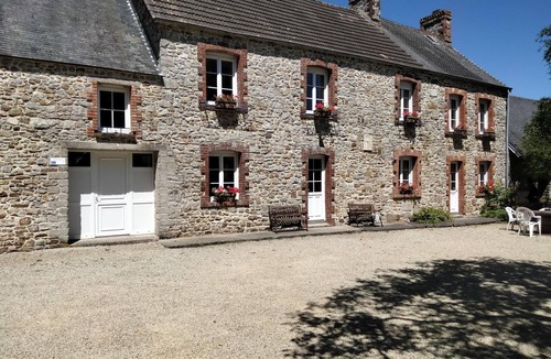 Le Valdecie Cottage | Spacious house in Bricquebec, pets allowed, private garden