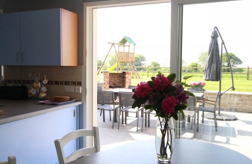 Hardinvast Cottage | Spacious house with enclosed garden near Cherbourg