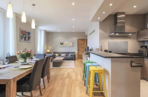 Carnot Apartment | Spacious, quiet and sunny apartment close to Palais des Festivals and Croisette