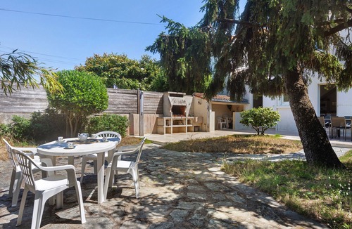 Saint-Hilaire-de-Riez House | Stay for 10 People, Family-Friendly, 200m from the Beach