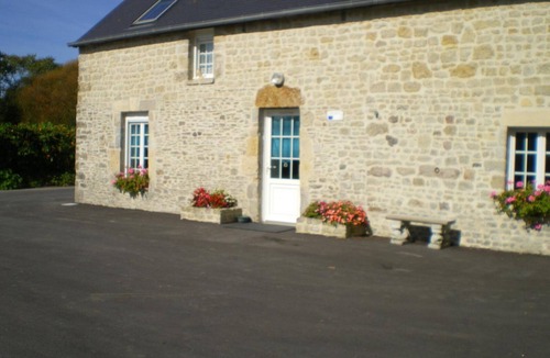 Sainte-Marie-du-Mont Cottage | Stone house near Utah Beach