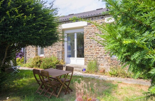 Etables-sur-Mer House | Stone House by Les Godelins Beach, Goëlo Coast