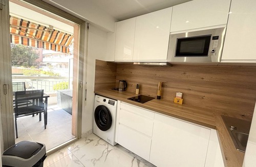Juan-les-Pins Apartment | Studio 113 Résidence Eden