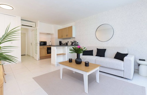 Carnot Apartment | Studio apartment in Cannes with parking and a terrace, 10 minutes from La Croisette