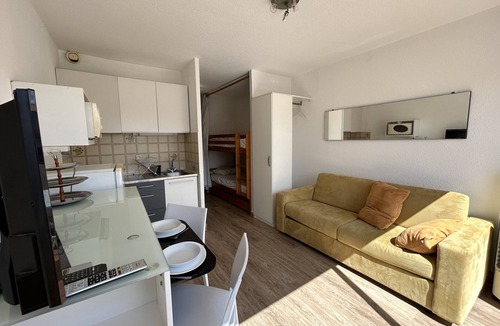 Sete Apartment | Studio cabin in Sete with terrace and air conditioning