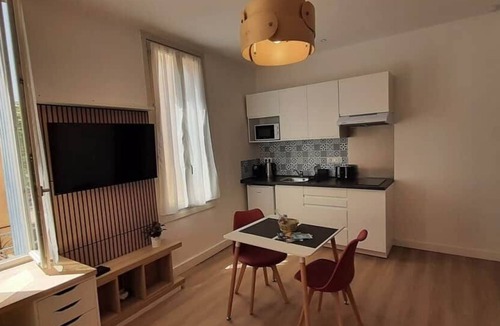 Centre Historique Apartment | Studio de la Comédie, 2nd floor
