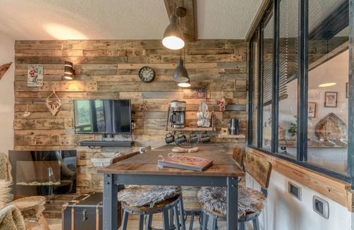 Eclose-Ouest Apartment | Studio 'Exceptional View' with Mountain Views, Balcony, and Wi-Fi