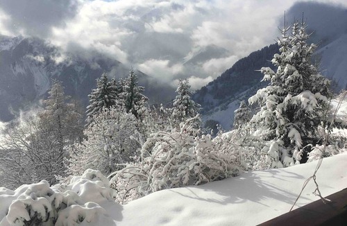 Eclose-Ouest Apartment | Studio 'Exceptional View' with Mountain Views, Balcony, and Wi-Fi