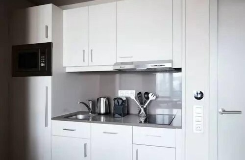 Suresnes Apartment | Studio for 2 People
