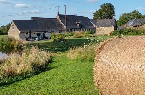 Saint-Fort House | Studio 'Gîte B du Domaine de l'Epinay with Private Terrace, Garden and Wi-Fi