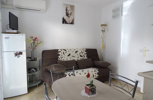 Carnot Apartment | STUDIO WITH TERRACE OF 40M ² IN RESIDENCE SECURISEE