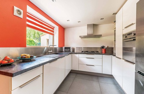 Bouguenais House | Stunning home in Bouguenais with WiFi