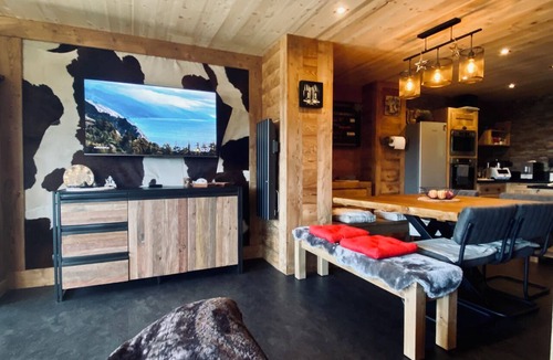 Les Angles Ski Chalet | SUBLIME BAS DE CHALET DE STANDING en duplex AUX ANGLES -Space for billiards and cinema