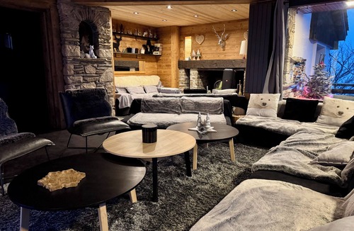 Les Angles Ski Chalet | SUBLIME VIEWS-Upper Chalet-180m2 AUX ANGLES -16pers on 3300m2-near the center