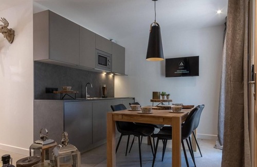 Les Claux Apartment | Terrace, balcony, fireplace or stove, tv, 115m², Vars