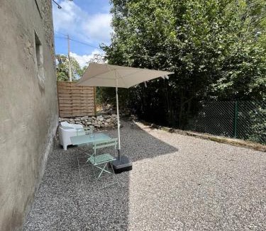 Ceyzerieu Apartment | Terrace studio in an old farmhouse