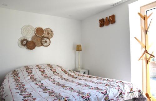 Neuille House | Tiny house gite la Poitevinière, terrasse, barbecue, proche Saumur et Loire