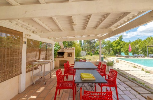 Vinon-sur-Verdon Villa | Traditional House 'Coeur De Lavande' with Private Pool, Enclosed Garden, and Wi-Fi