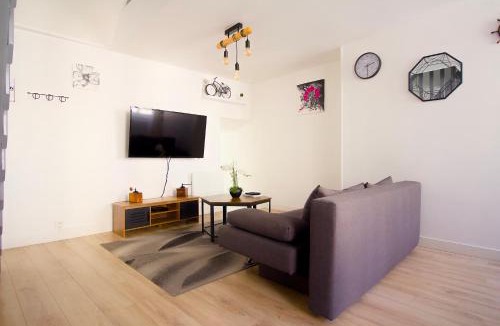 Cherbourg-en-Cotentin Apartment | Triplex Lumineux à Cherbourg, hyper centre, 2 pas du Port & Vie Nocturne, Intendance Luxury Host