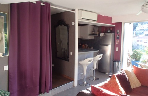 Villefranche-sur-Mer Apartment | TWO ROOMS 52 m2 NEAR INSTITUT DE FRANÇAIS, PRIVATE PARKING, WIFI, QUIET.