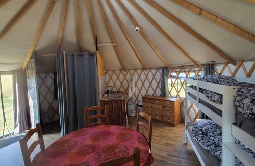 Querrien Cabin | Unique, fully equipped yurt for 4 people