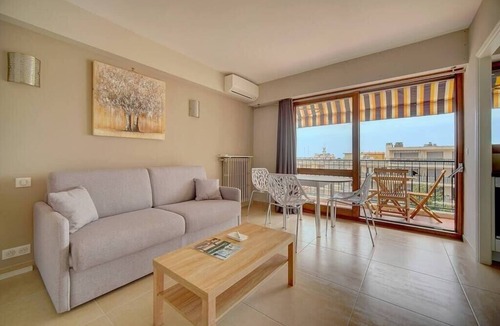 Prado - Republique Apartment | Upstays Terrace 25m² Studio Carnot