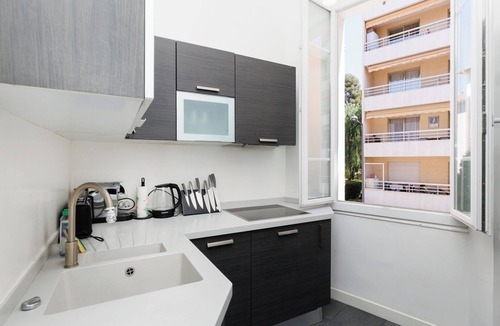 California - Pezou Apartment | Upstays Terrace 45m² Apartment Californie
