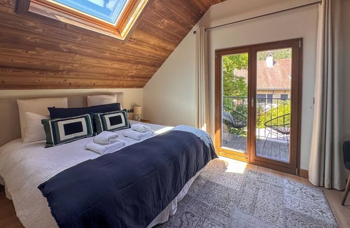 Sevrier House | Villa 200 m from Lake Annecy with terrace and parking