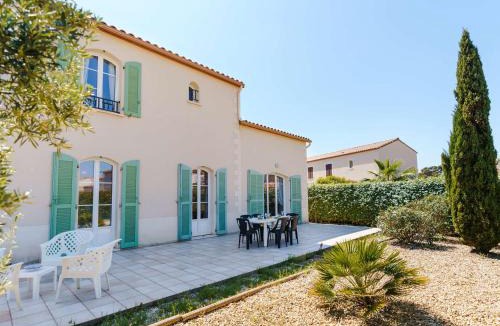 Narbonne-Plage Villa | Villa 4 pièces avec piscine privée, jardin, garage, 7 couchages, Narbonne-Plage, proche commerces - FR-1-409-21