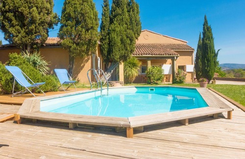 Loupia House | Villa avec jardin by Interhome