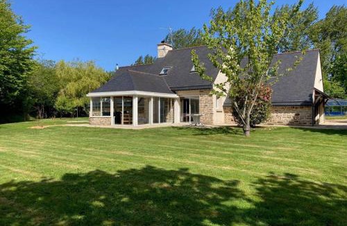 Pleumeur-Bodou Villa | Villa de plain-pied avec WIFI, piscine privée sous abris haut à PLEUMEUR-BODOU - Ref 461