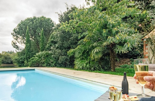 Corcoue-sur-Logne Villa | Villa, gîte in the heart of nature. Park, swimming pool and pond