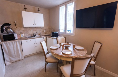 Sevremont Apartment | Villa Hermès - Ancient Greece themed accommodation, near Puy du Fou