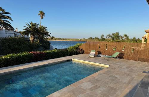 Saint-Cyprien Plage Villa | Villa Moana Lagune 4 chambres, 4 salles de bain, piscine privative chauffée à 30 degrés toute l année, balnéo, terrain de pétanque privé, ping-pong
