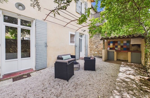 Rognes House | Village house