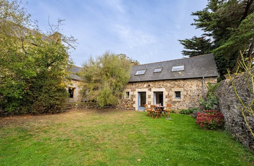 Pordic House | "Ville Daniel" Vacation Home with a Private Terrace, Garden, and Wi-Fi