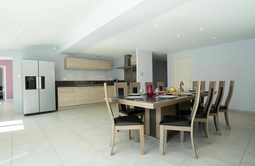 Le Grau-dʼAgde House | Wonderful private villa for 10 people with A/C, private pool, WIFI, TV, terrace and pets allowed