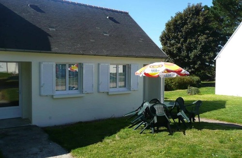 Plestin-les-Greves House | ZEcamping 2 étoiles 1km plage piscine couverte hammam locatif TV LV