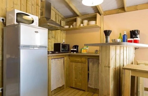 Avrille Cabin | ZEcamping 3 étoiles piscine couverte locatif TV LV 43m2