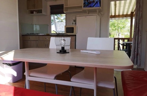 Challans House | ZEcamping 4* parc aquatique animations locatif TV BBQ 30m2 4 pers