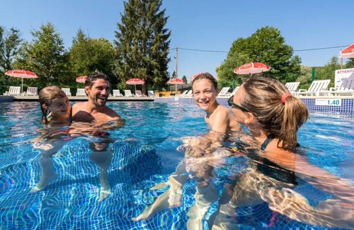 Nesles-la-Vallee House | ZEcamping 4* piscine chauffée animaux acceptés mobil-home BBQ 27m2