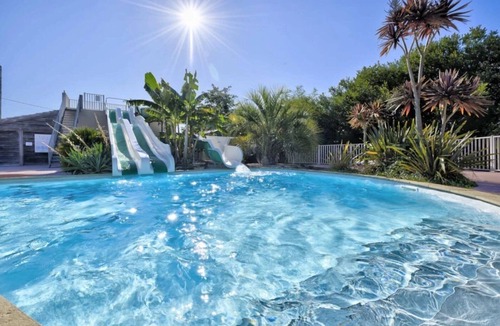 Plobannalec-Lesconil House | ZEcamping 3 étoiles 500m plage parc aquatique locatif TV BBQ 17m2